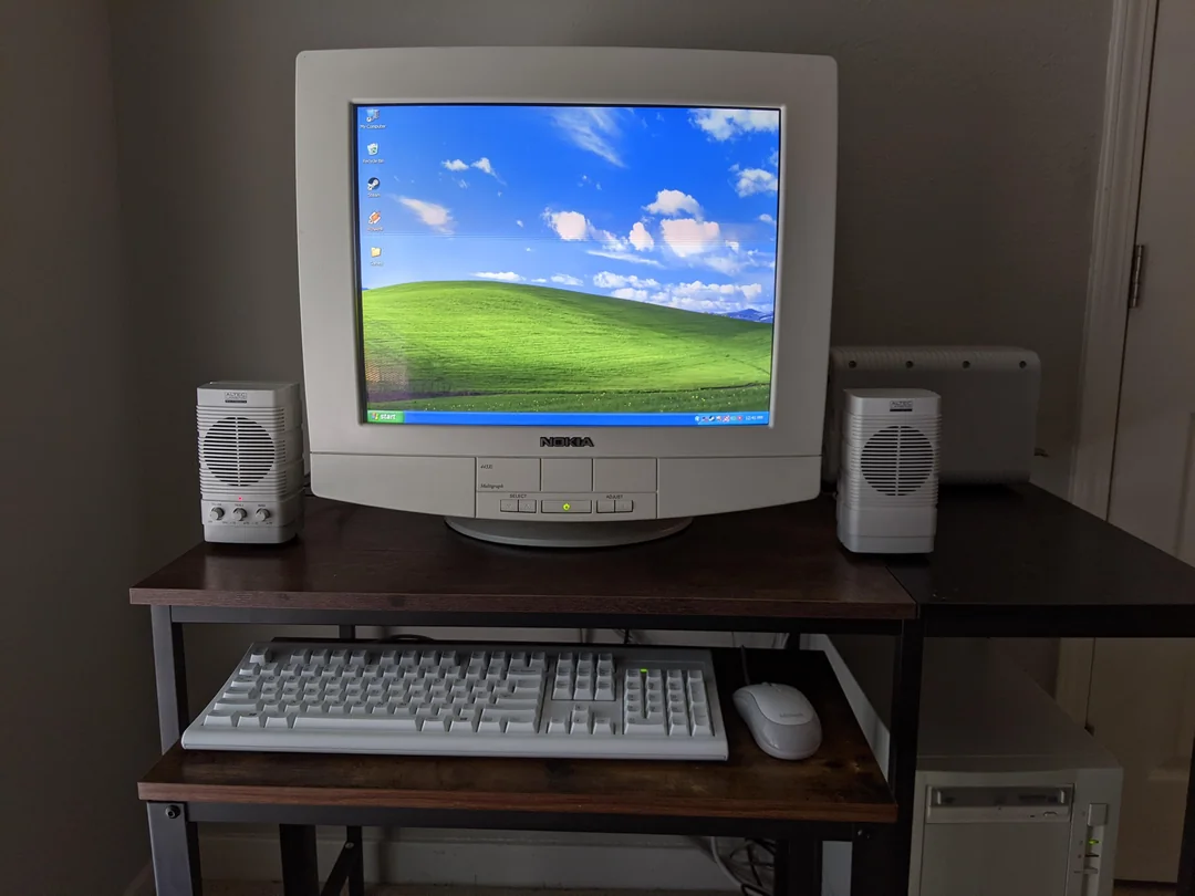 Photo of an old computer running Windows XP